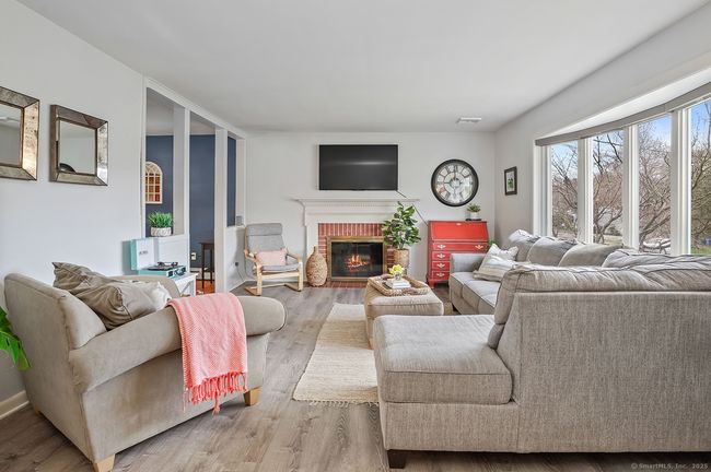 21 Randall Dr, House other with 3 bedrooms, 2 bathrooms and 2 parking in Trumbull CT | Image 5