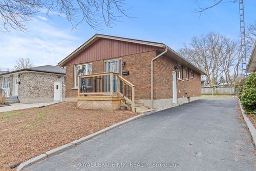 5698 Heritage Dr, Niagara Falls, ON, L2J3L2 | Card Image