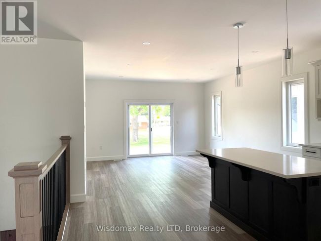 142 Chestnut St E, House other with 3 bedrooms, 2 bathrooms and 4 parking in Bothwell ON | Image 4