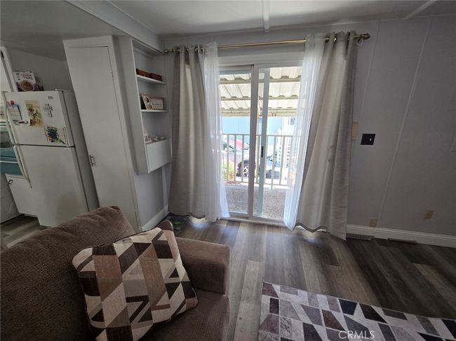 Natural light throughout | Image 16