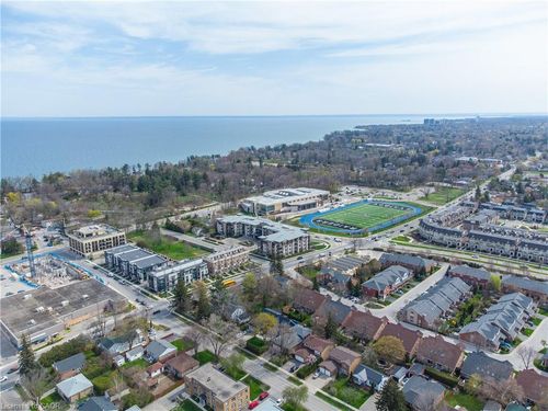 909-212 Kerr St, Oakville, ON, L6K3B1 | Card Image