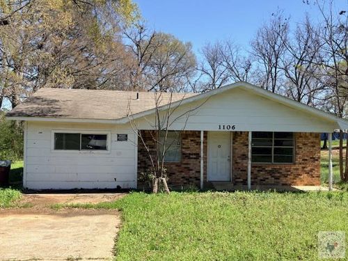 1106 2nd St, Queen City, TX, 75572-2352 | Card Image