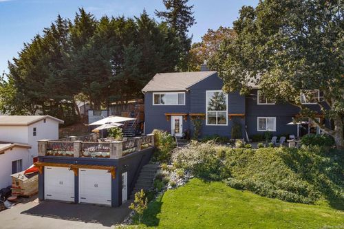 303 Milburn Dr, Colwood, BC, V9C1V3 | Card Image