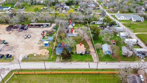 310 N Kleas St, Edna, TX, 77957-2812 | Card Image