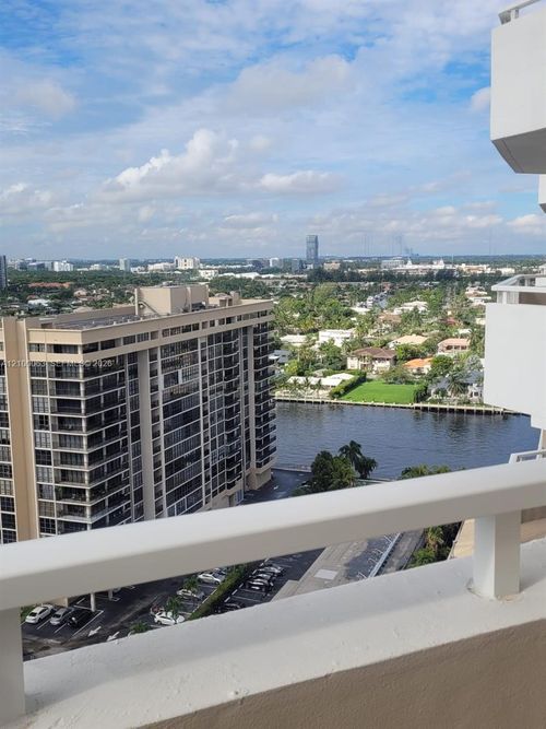 19n-1985 S Ocean Dr, Hallandale Beach, FL, 33009-5932 | Card Image
