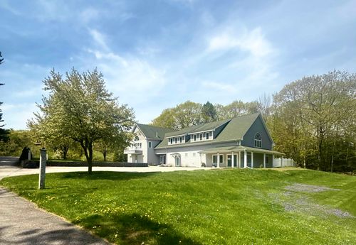 1376 Us Route 1, Cape Neddick, ME, 03902-7528 | Card Image