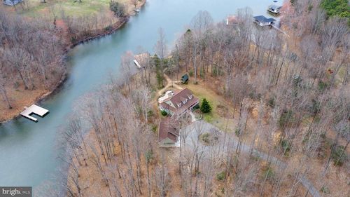 3900 Water Front Ct, BUMPASS, VA, 23024-8911 | Card Image