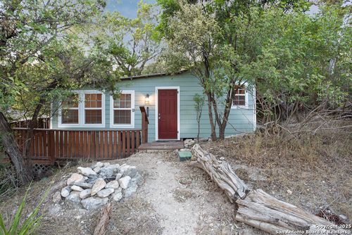 147 Choctaw Trl, Lakehills, TX, 78063-7053 | Card Image