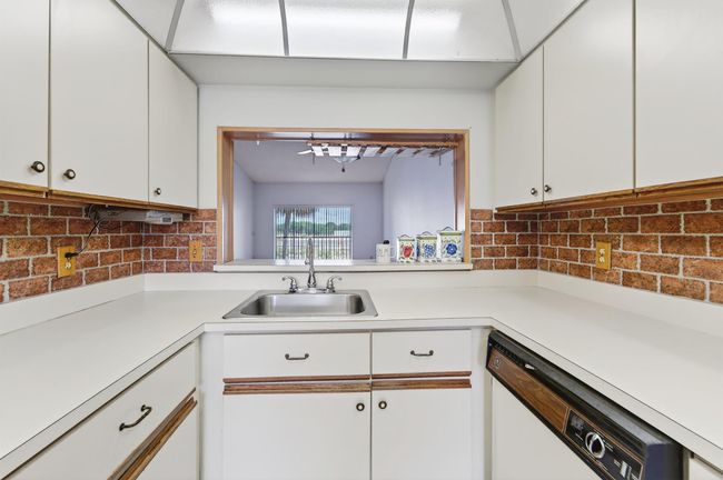 APT-1125 - 7903 Willow Spring Dr, Condo with 2 bedrooms, 2 bathrooms and null parking in Lake Worth FL | Image 7