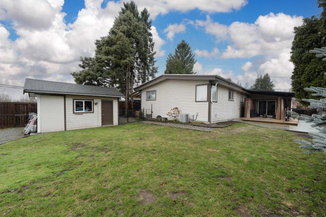24814 121 Avenue, House other with 4 bedrooms, 2 bathrooms and 6 parking in Maple Ridge BC | Image 37