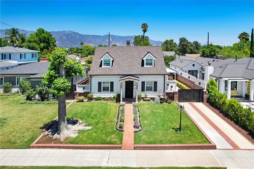 124 S Beachwood Dr, Burbank, CA, 91506-2418 | Card Image