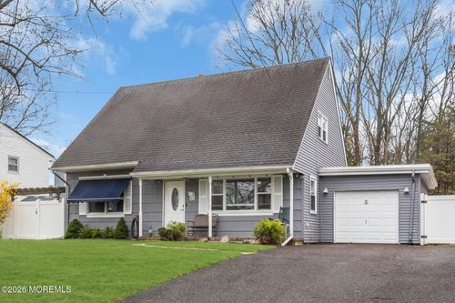 813 Raleigh Dr, Toms River, NJ, 08753-5686 | Card Image