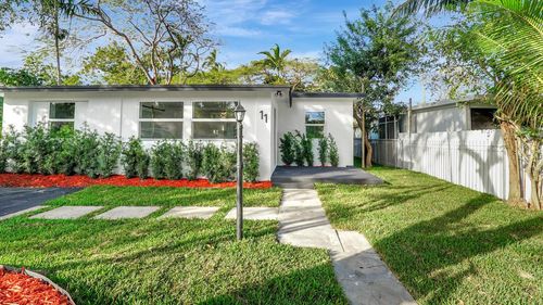 11 Nw 117th St, Miami, FL, 33168-4424 | Card Image