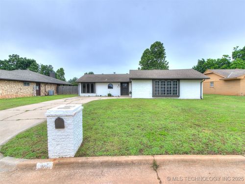 12413 Springwood Dr, Oklahoma City, OK, 73120-1725 | Card Image