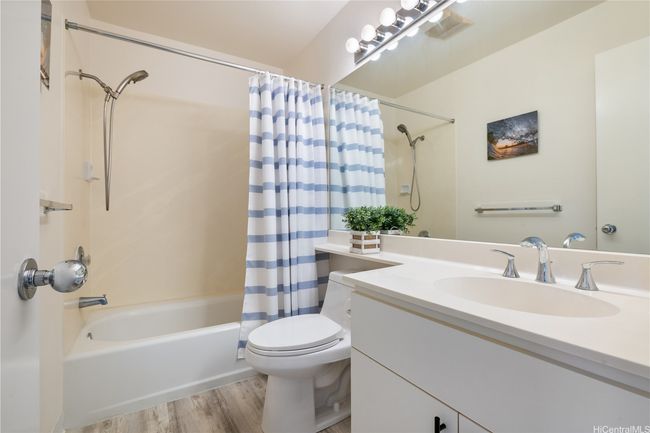 2nd Bathroom - Perfect for guests, family or a roommate! | Image 16