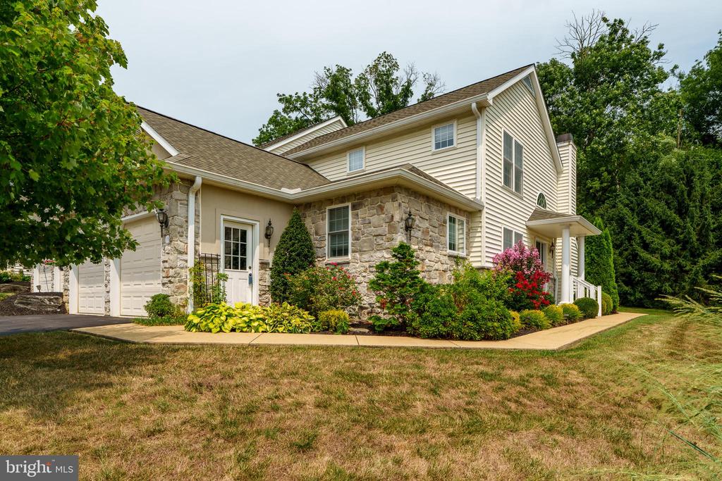 Red Leaf Ln, Lancaster, PA 17602
