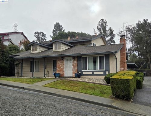 709 Pope Dr, Vallejo, CA, 94591-6750 | Card Image