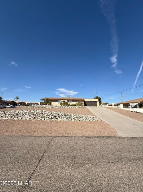 658 Yosemite Dr, Lake Havasu City, AZ, 86406-8469 | Card Image