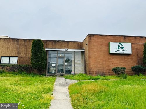 2-1395 Suckle Hwy, PENNSAUKEN, NJ, 08110-1418 | Card Image