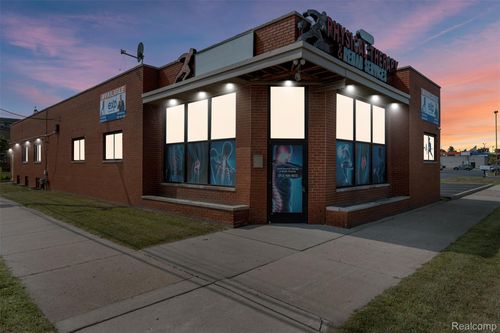 7001 Wyoming St, Dearborn, MI, 48126-2367 | Card Image