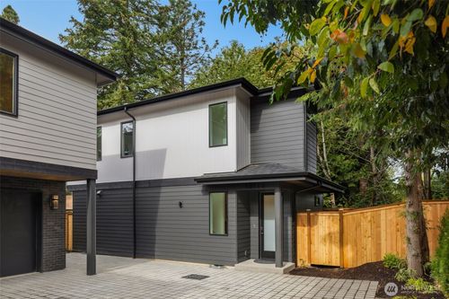 10166 Ne 113th Pl, Kirkland, WA, 98033-4324 | Card Image