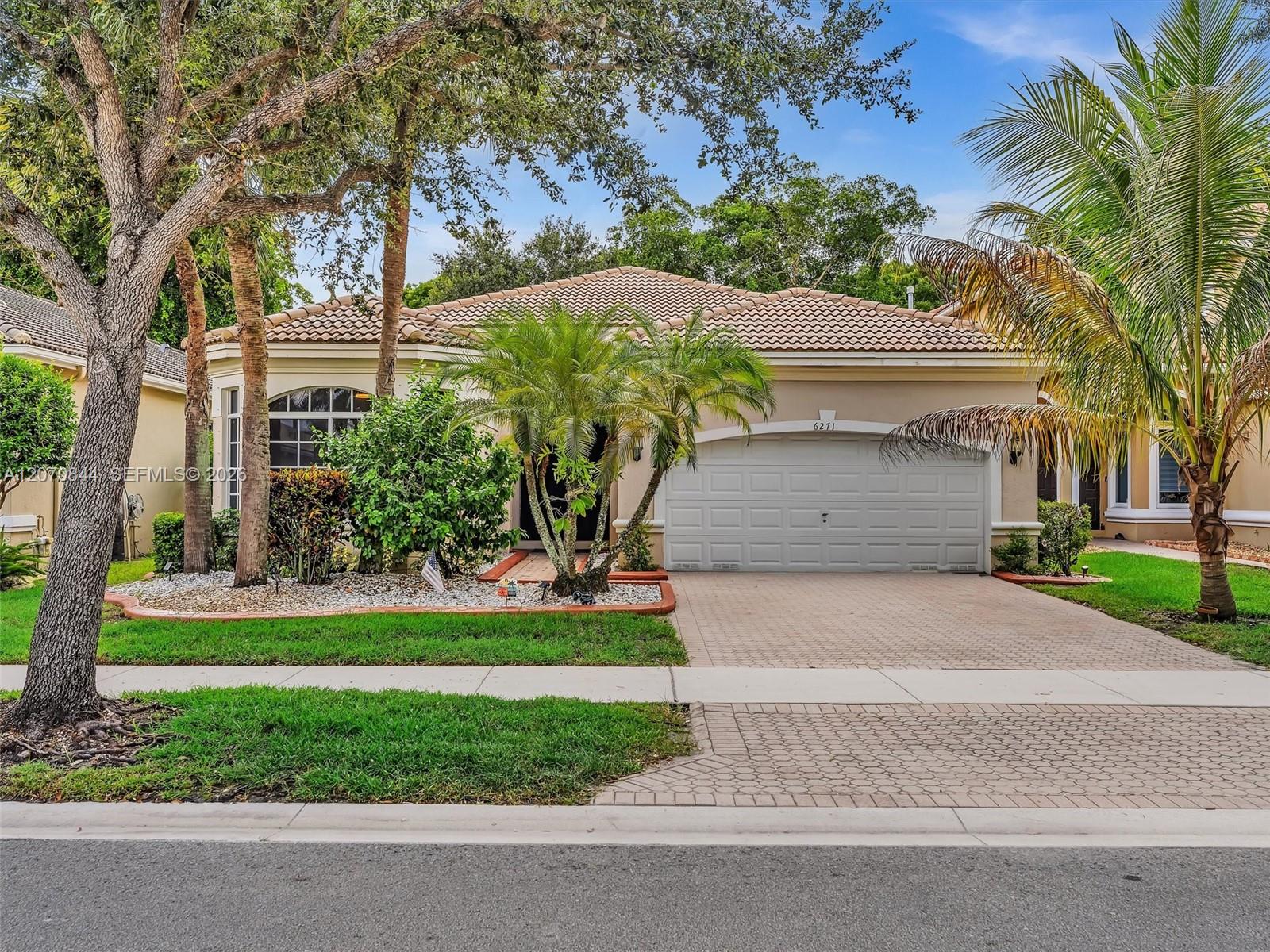 Residential Lease in Pembroke Pines