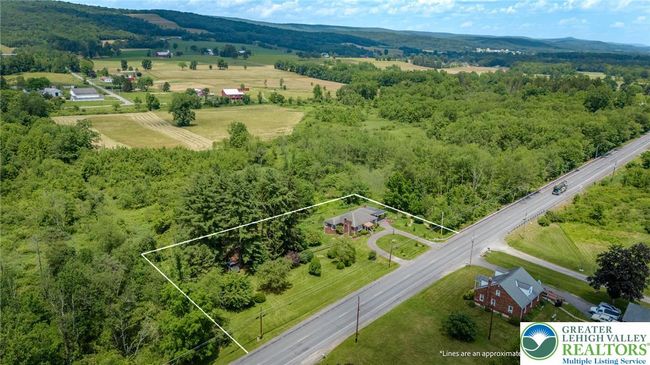 1571 Penn Dr, House other with 3 bedrooms, 2 bathrooms and null parking in Andreas PA | Image 4