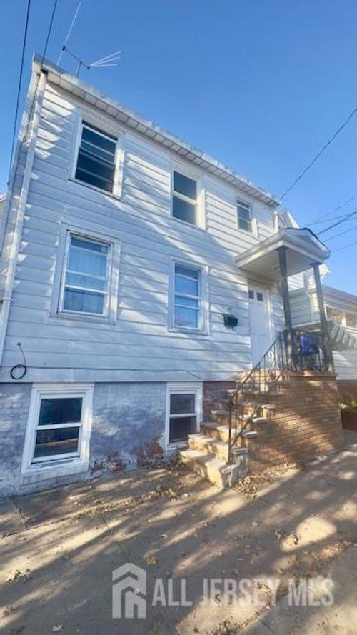 47 Richardson St, New Brunswick, NJ, 08901-1057 | Card Image