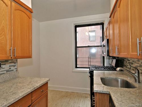 313d-313 Larchmont Acres, Larchmont, NY, 10538-7309 | Card Image