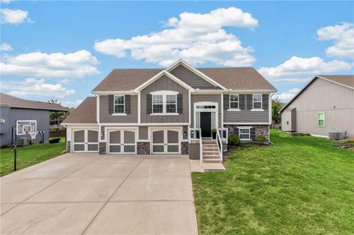 902 N Cottonwood Ave, Kearney, MO, 64060-8881 | Card Image