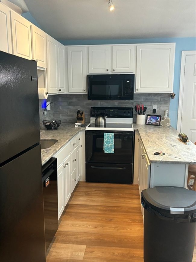 APT-14D - 70 Cape Dr, Condo with 2 bedrooms, 1 bathrooms and 2 parking in Mashpee MA | Image 6