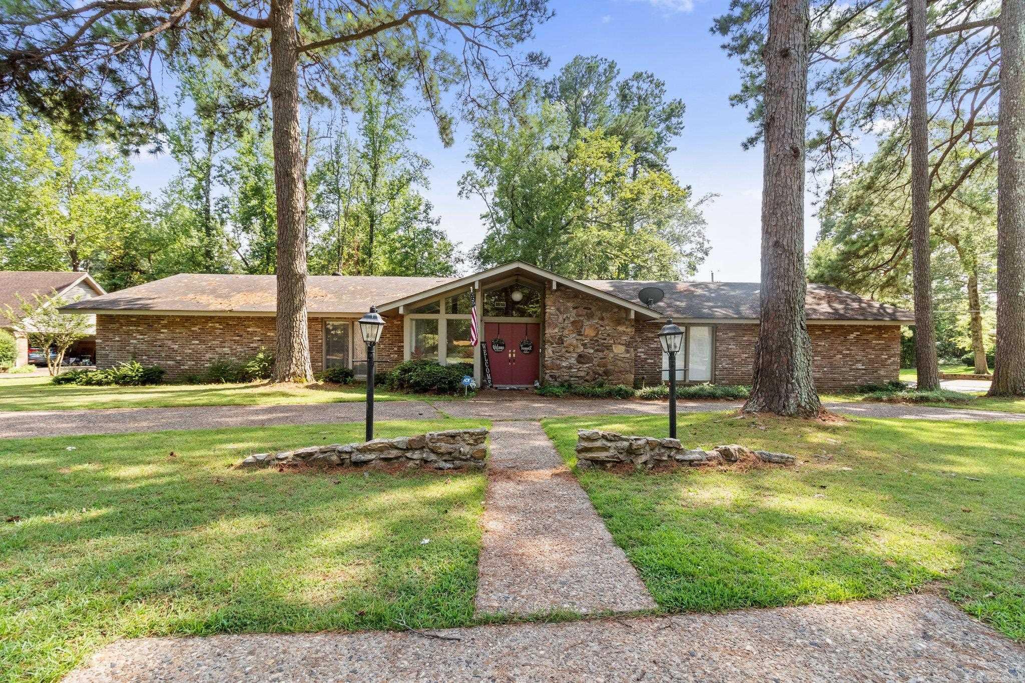 Hillcroft St, Pine Bluff, AR 71603