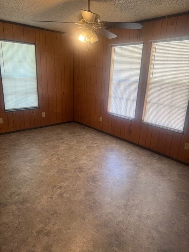 Bedroom 2 with ceiling fan | Image 9