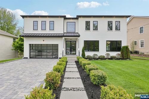 424 Ridgewood Ave, Paramus, NJ, 07652 | Card Image