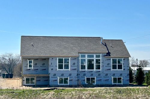 9585 Fields Dr, Zeeland, MI, 49464-8947 | Card Image