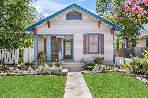 511 W Austin St, Fredericksburg, TX, 78624-3209 | Card Image