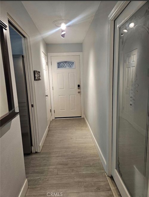 204-100 Loma #204 Avenue, Long Beach, CA, 90803 | Card Image