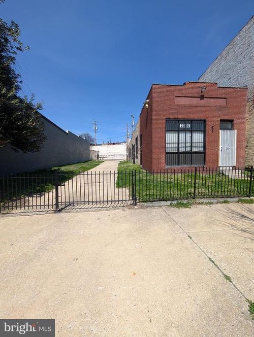 2004 Frederick Ave, BALTIMORE, MD, 21223-2225 | Card Image