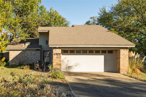 4909 Queen Ct, Fort Worth, TX, 76103-2059 | Card Image