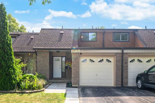 552 Pinedale Ave, Burlington, ON, L7L3W4 | Card Image