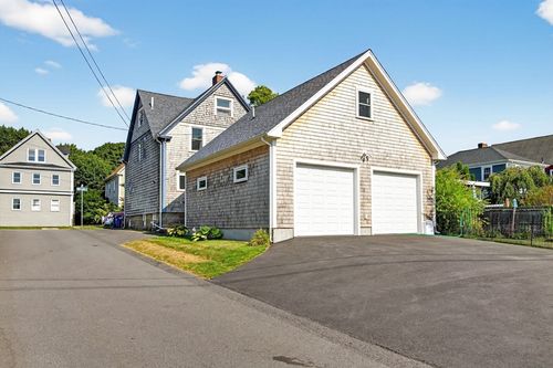32 Green St, Fairhaven, MA, 02719-2836 | Card Image