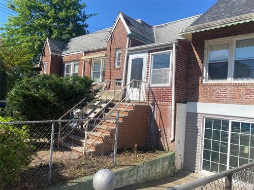 114 196th St, Saint Albans, NY, 11412-2716 | Card Image