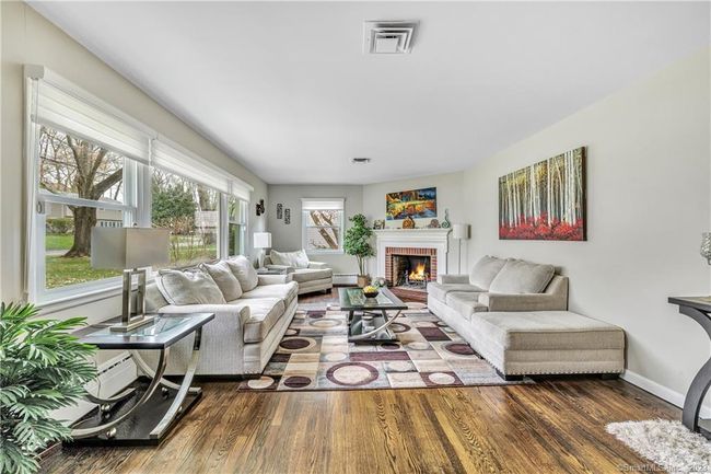 Large Living Room | Image 20