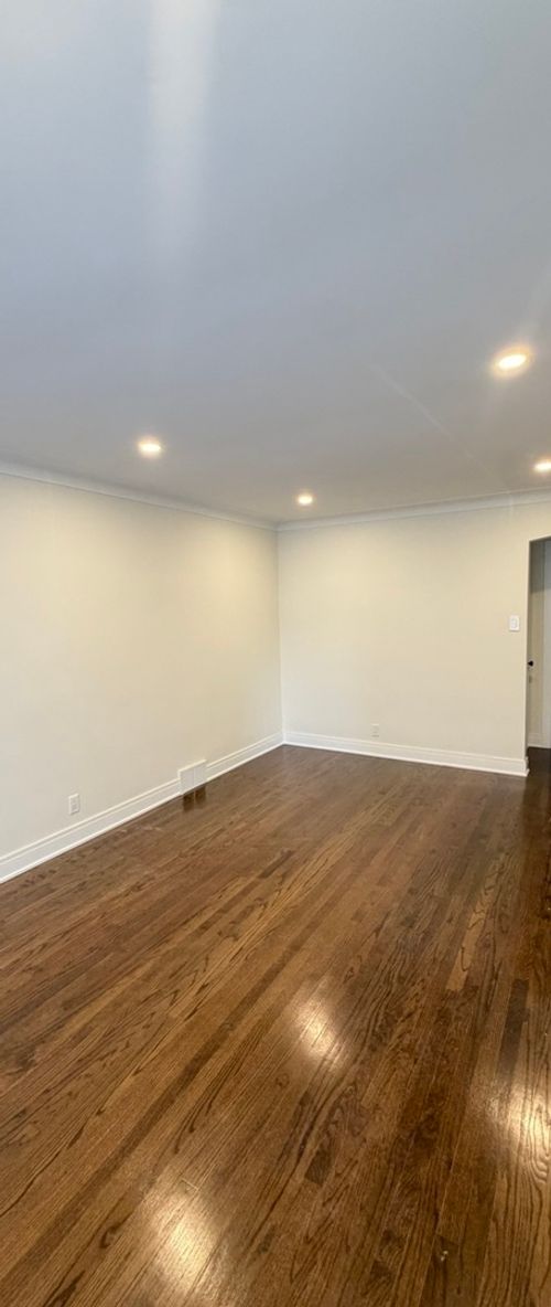 9018 S Ridgeland Ave, Chicago, IL, 60617-3542 | Card Image