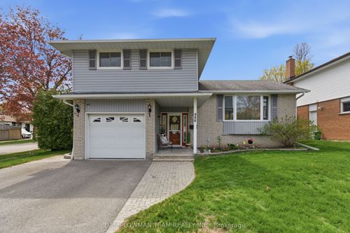986 Central Park Blvd N, Oshawa, ON, L1G7A6 | Card Image