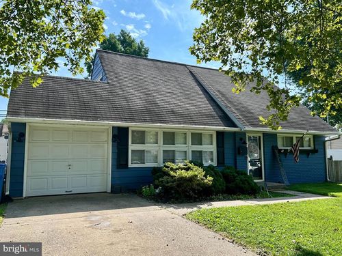 42 Kraft Ln, LEVITTOWN, PA, 19055-2413 | Card Image