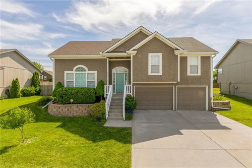 803 Crestridge Dr, Kearney, MO, 64060-7173 | Card Image