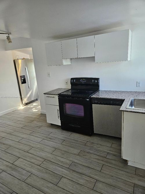 3-1035 Nw 5th St, Miami, FL, 33128-1116 | Card Image