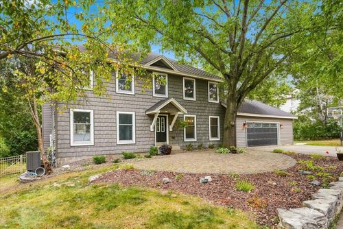 1516 Northridge Dr, Hudson, WI, 54016-1879 | Card Image