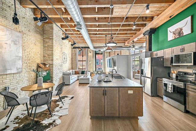 206 - 205 N Water Street, Condo with 2 bedrooms, 2 bathrooms and null parking in Milwaukee WI | Image 11